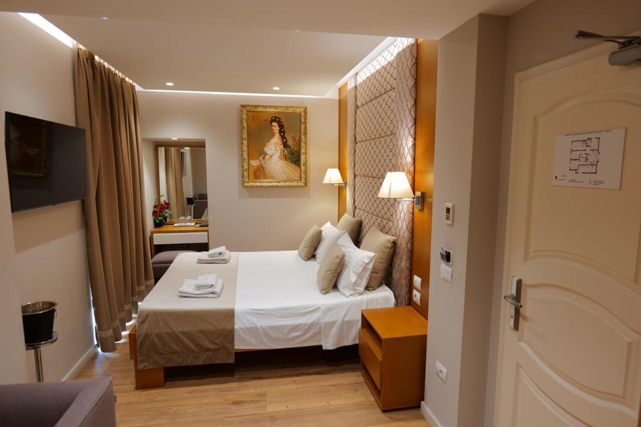 Hotel Queen Selita e Vogel Bagian luar foto