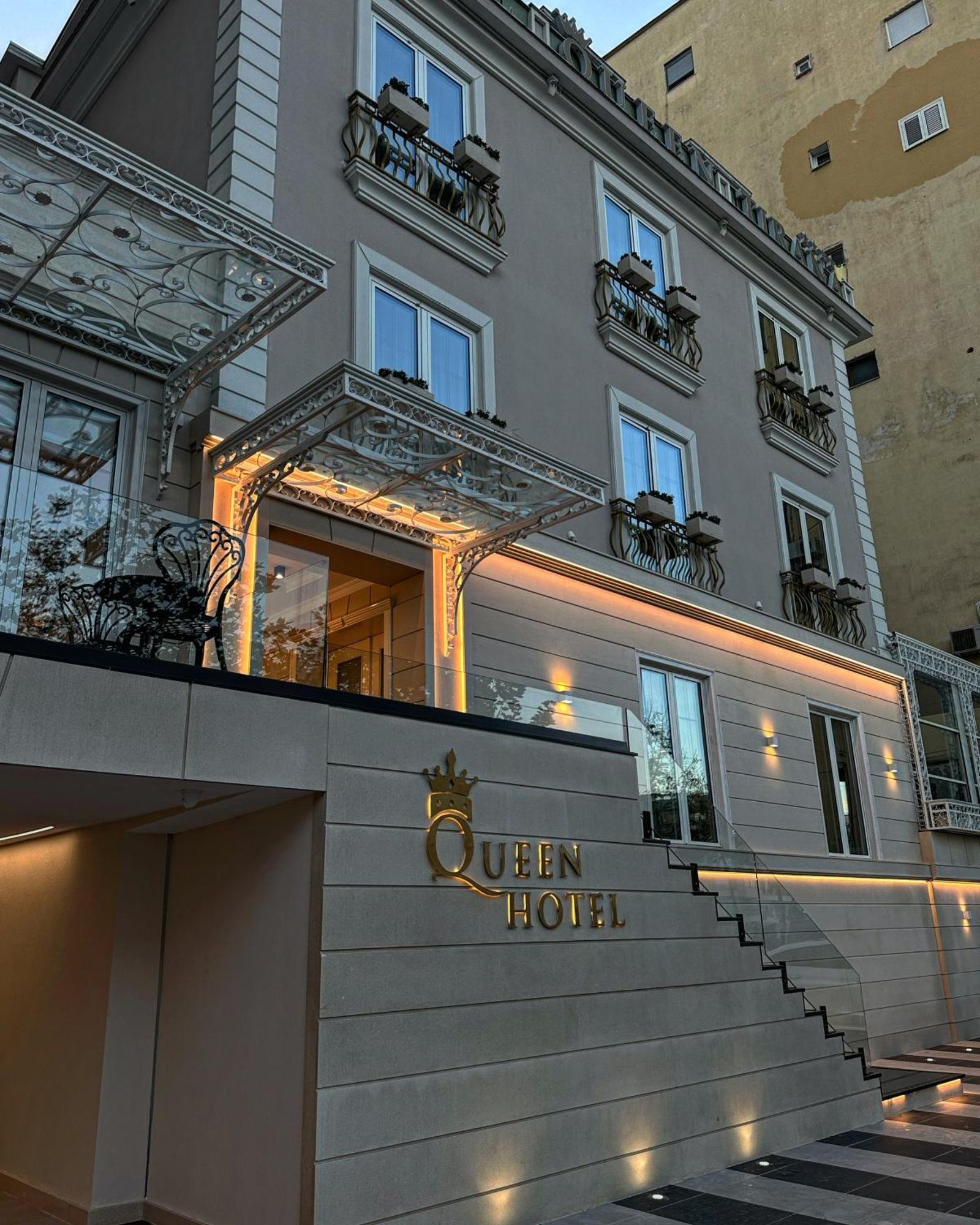 Hotel Queen Selita e Vogel Bagian luar foto