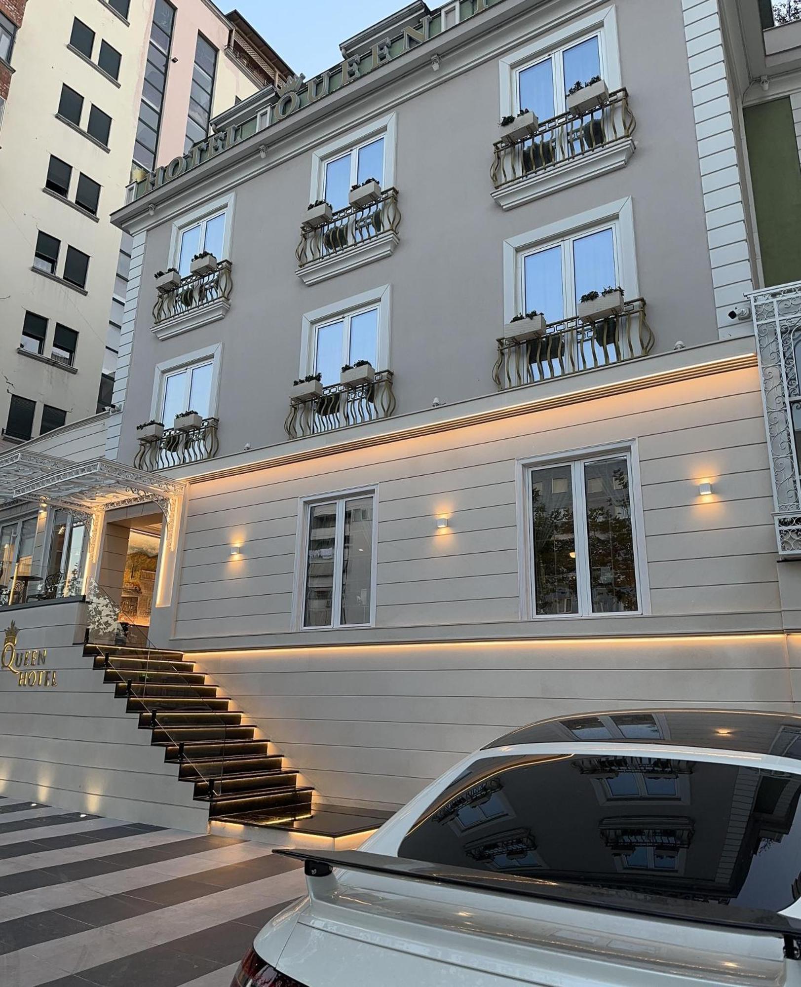 Hotel Queen Selita e Vogel Bagian luar foto